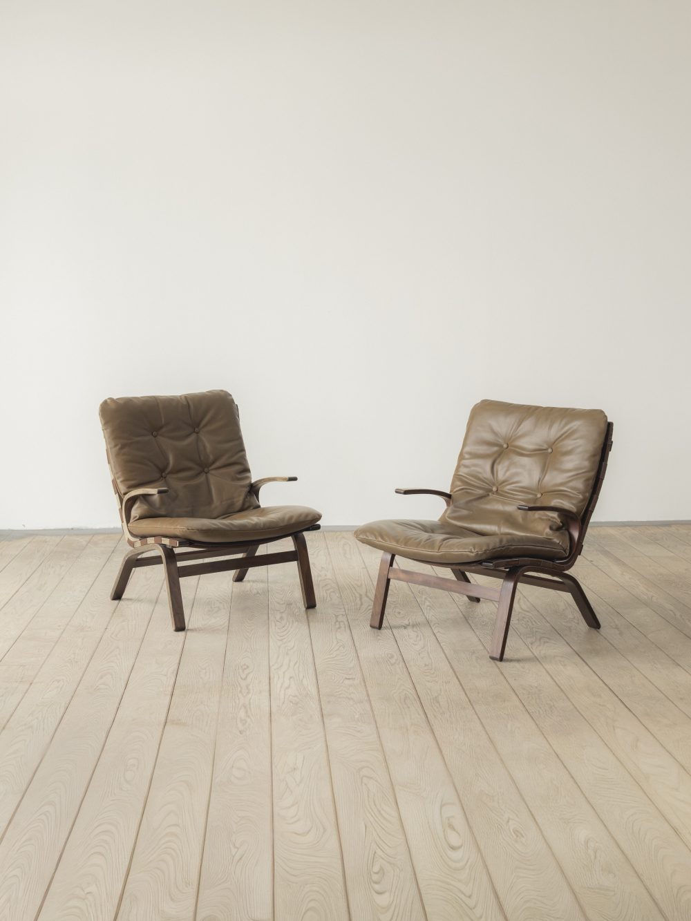 Lounge chair, (pair)