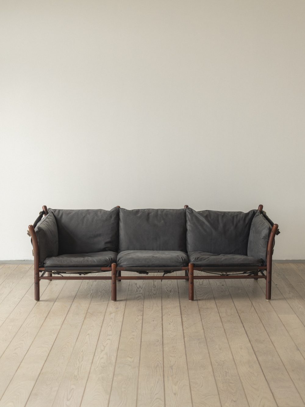 Arne Norell (Illona), Sofa