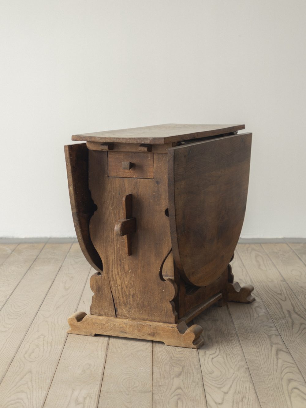 Solid Extendable table, sidebord