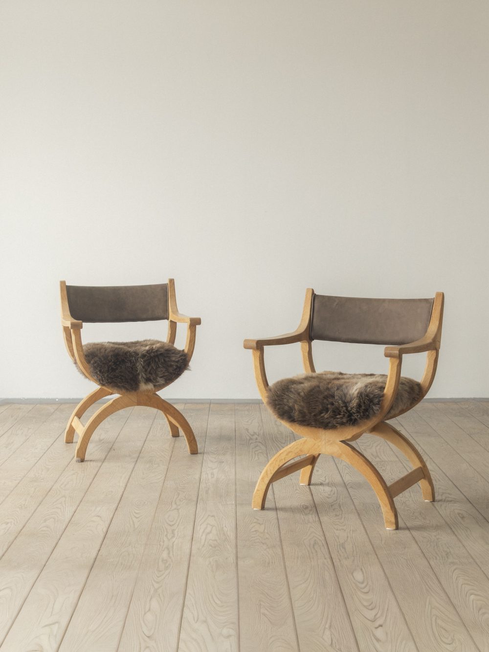 Henning Kjærnulf kurul, dining chair (pair)