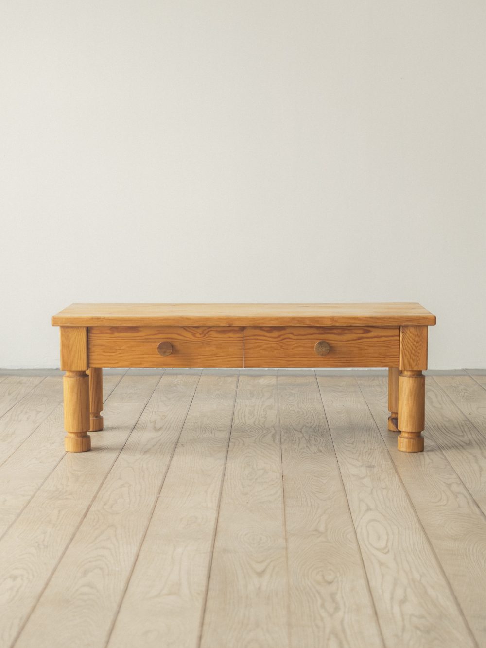 Uno & Östen Kristiansson, pine sidebord