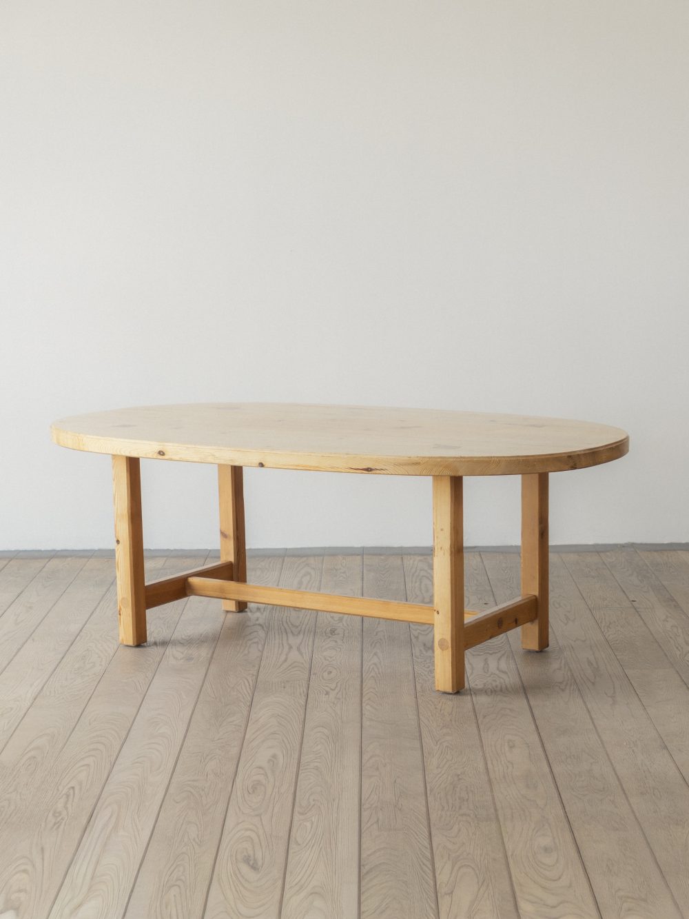 Roland Wilhelmsson Oval, dining table