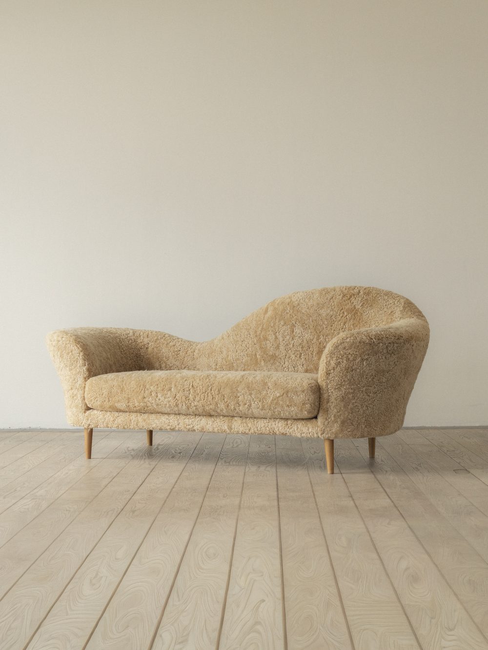 Grand piano, Sofa