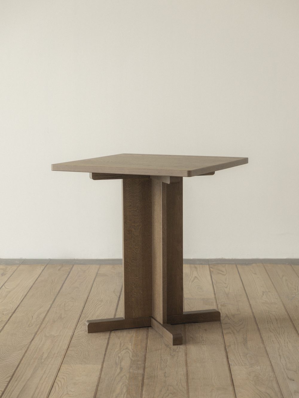 Design Preowned Studio, Column Table